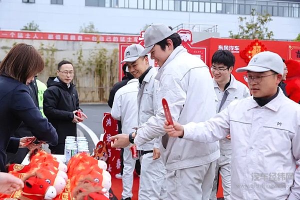 万“马”奔腾，动力拉满！东风汽车吹响2026冲锋号