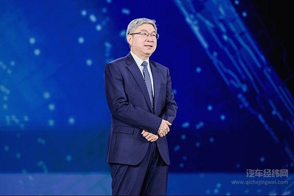 奇瑞汽车股份有限公司董事长尹同跃在现场讲话