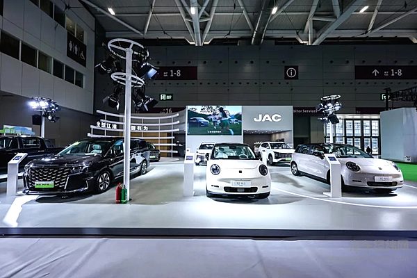 江汽集团携多款智电产品亮相深圳改装车展