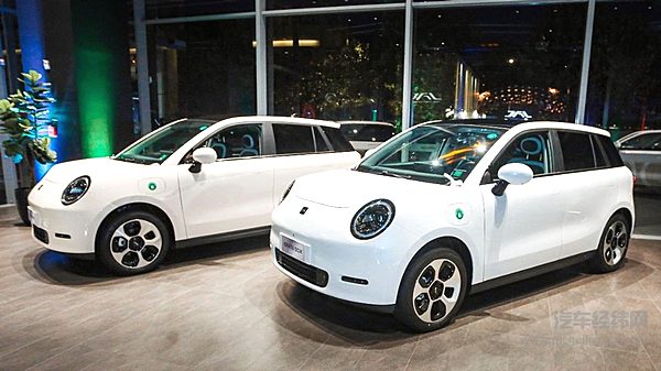 清新米色/珍珠白色 E30X活动展车