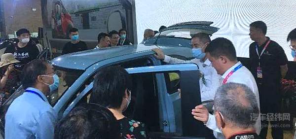 30万的车想下乡被拒 新能源车企抢食农村 大蛋糕 