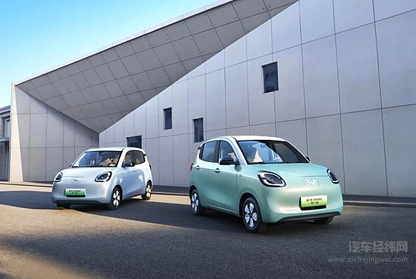 售价4.48万元起 宏光MINIEV四门版上市开启代步车2.0时代！