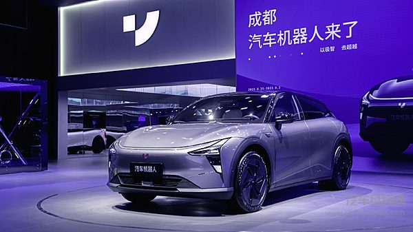百度首款车型亮相 极越01能否达成月销破万的目标？