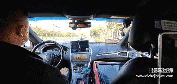 自动变道