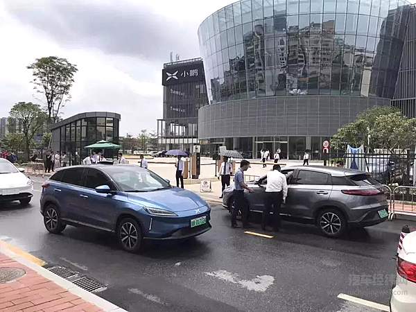 成都车展小鹏汽车遭遇车主举牌维权：要退车