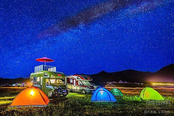  “全能型”依维柯露营车一路相伴 旅游“夫妻档”的最佳拍档