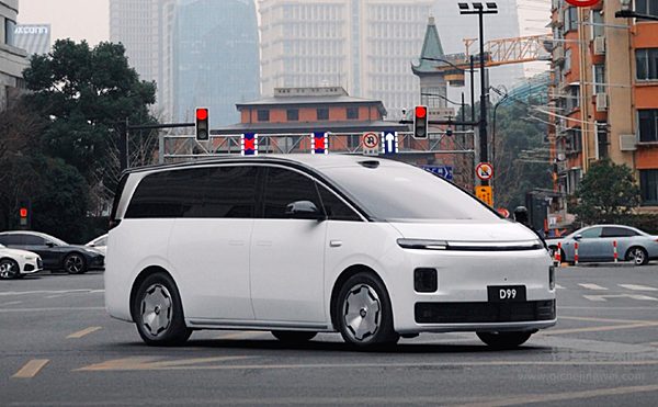 零跑首款MPV D99将于5月29日粤港澳车展亮相