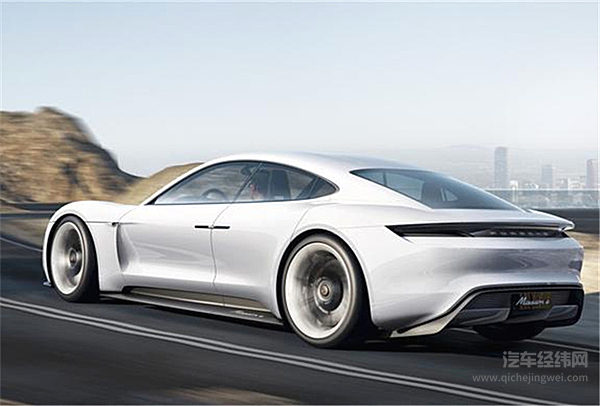 电动圈来了位“新朋友” 姓Porsche 名Taycan