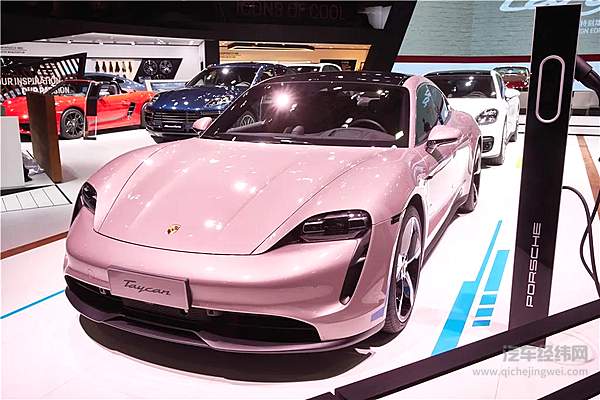 诠释保时捷的经典与未来 911 Targa 4S 经典重现特别版亮相