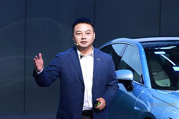 奇瑞汽车股份有限公司副总经理、奇瑞汽车营销公司总经理、捷途汽车总经理李学用发布风云A8和A8 Pro