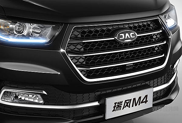 百公里油耗7.4升 中国首款混合动力MPV上市