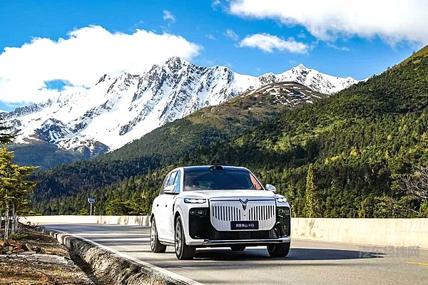 岚图泰山X8纯电版正式下线 7月开启全国交付