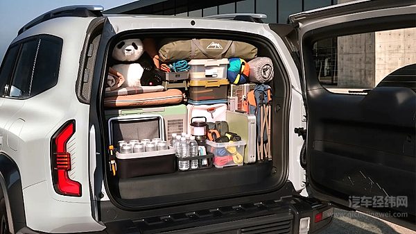 9成通勤1成越野 深蓝G318才是家庭用户的全能 SUV？