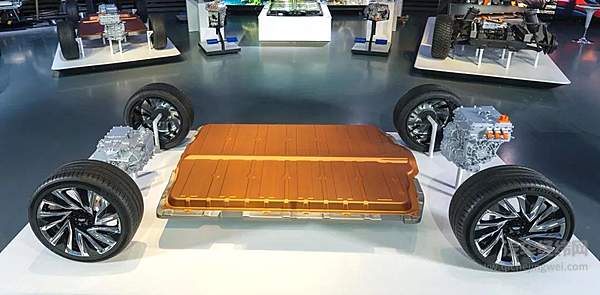 Ultium 专属电池与模块化的驱动系统