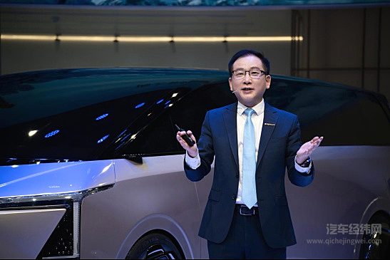 星途营销中心总经理黄招根发表讲话