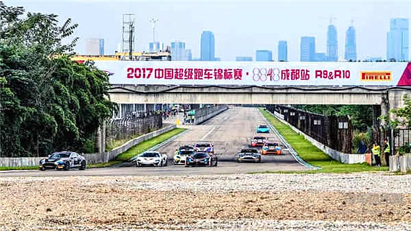 在多弯起伏的赛道上比拼，奥迪、保时捷、兰博基尼哪辆最强？