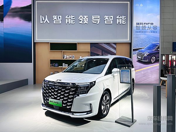 20万元级别插混MPV二选一 瑞风RF8与传祺E8谁更占优？