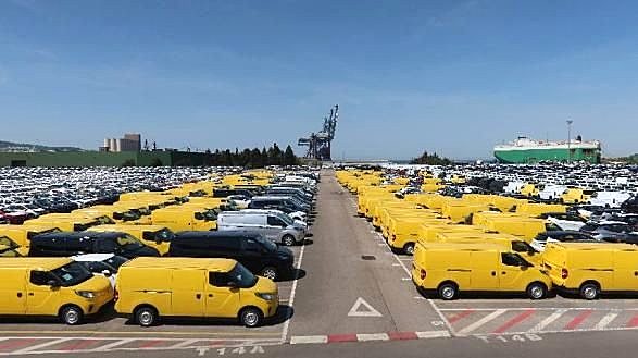 众多行业大客户大批量采购大通轻客物流车