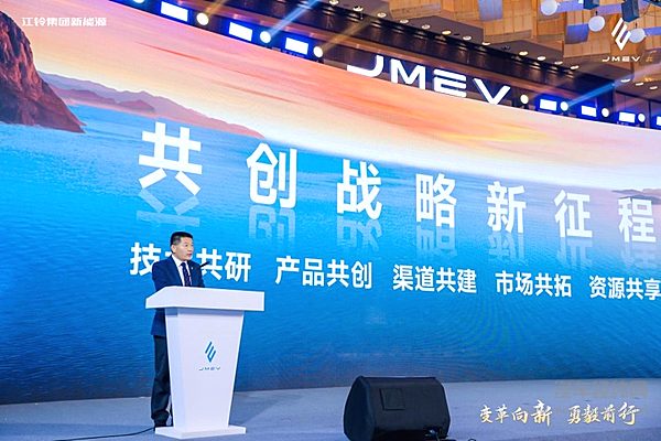 纯电双子星耀世登场 羿驰05&易至EV3 PLUS以硬核实力重塑市场标杆