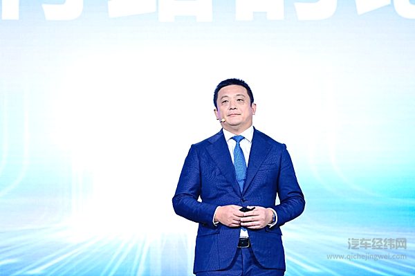 华为数字能源副总裁、华为数字能源数据中心能源及关键供电产品线总裁何波发表主题演讲