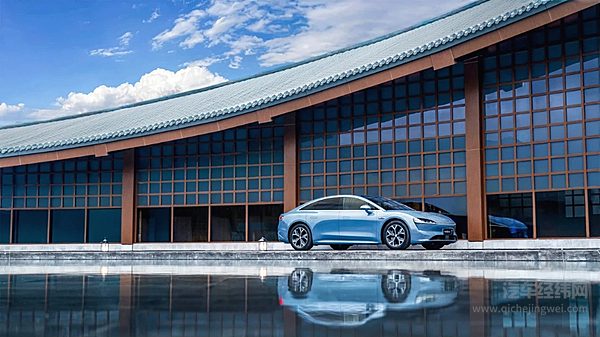 30万级纯电车型二选一 智界S7与阿维塔12谁的含华量更高？