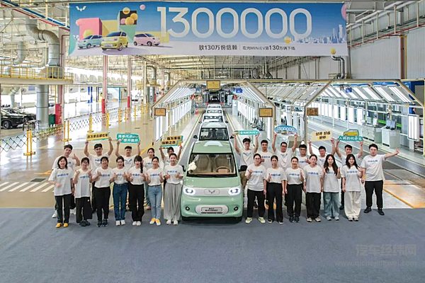 第三代宏光MINIEV215KM青春版4.08万元正式上市