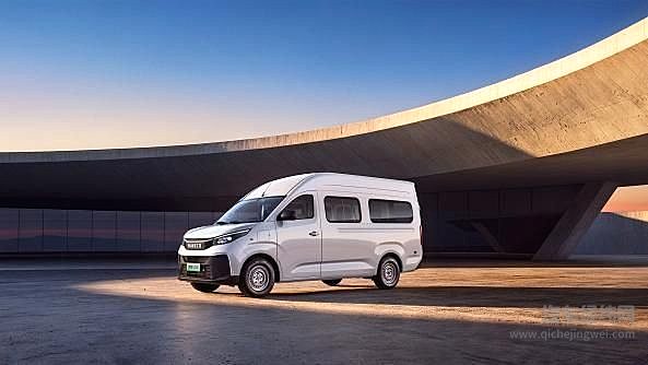 NAVECO领胜V100开启预售12.98万起 11方重载新能源宽体轻客上新