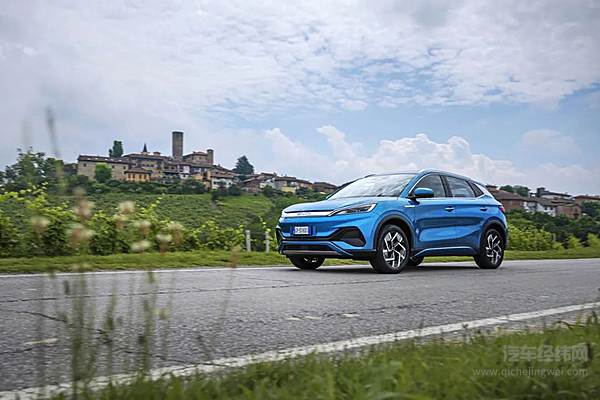 BYD ATTO 3行驶在意大利