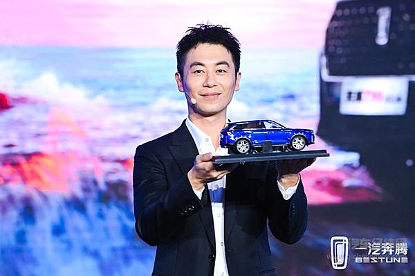 13.49万起的“硬派捍卫者” 朱亚文和2022款奔腾T99的直播大礼