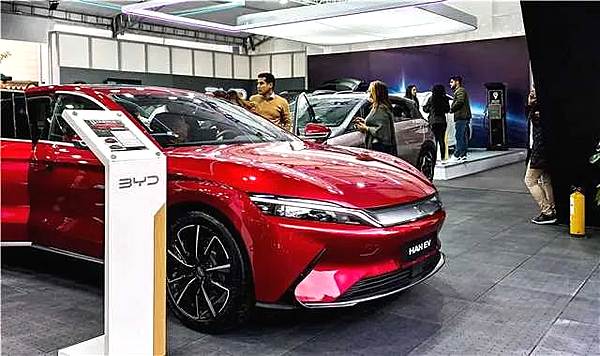 持续热销 比亚迪全矩阵车型亮相哥伦比亚品牌展