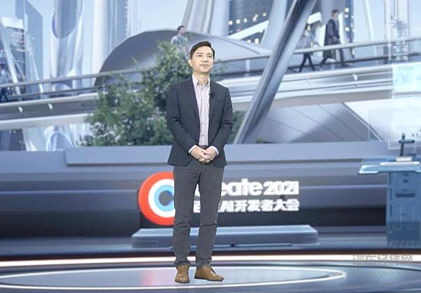 李彦宏现身“元宇宙” 讲述智能交通的星辰大海