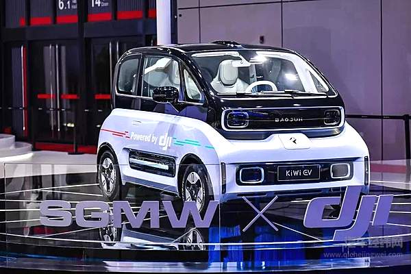 2021年上海车展印有“Powered by DJI（大疆赋能）”的新宝骏E300改版车KiWi E 