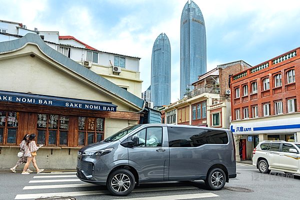 南京依维柯十月购车狂欢季开启，五重豪礼至高享12800元