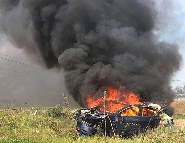 车红是非多 特斯拉Model 3“爆燃”！