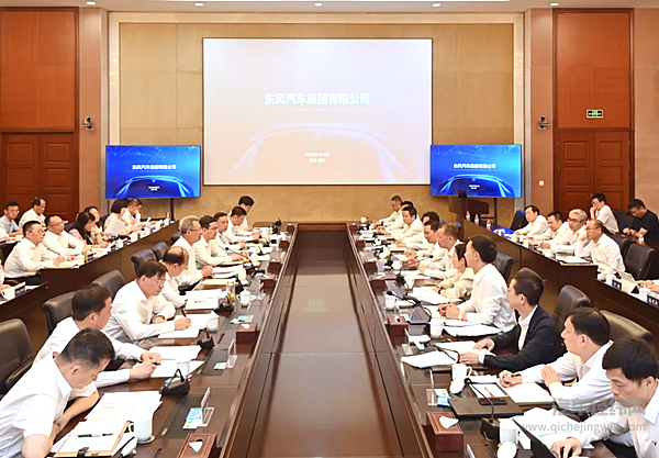 郭元强盛阅春到东风汽车调研并召开座谈会