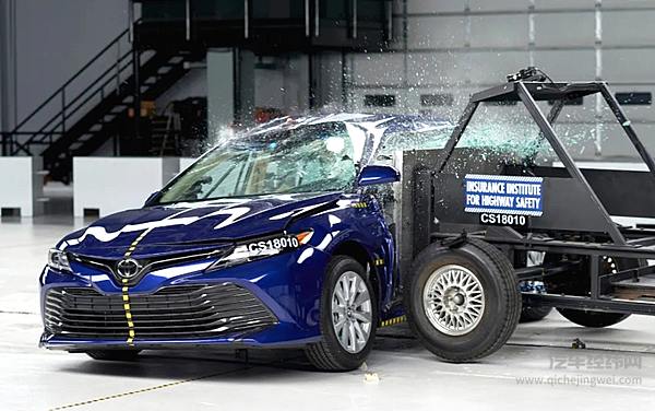 仅马自达CX-5通过IIHS新规测试 致死率最高的侧面碰撞为何难被攻克？