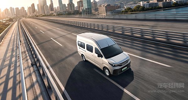 续航稳、充电快 NAVECO领胜V100把纯电轻客算成一本生意账