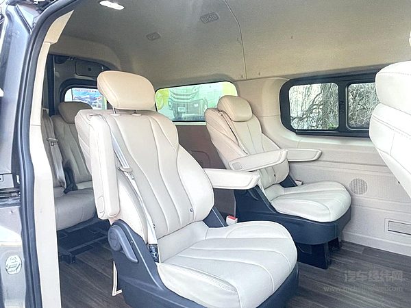 奶爸的“带娃神器”！依维柯聚星 EV：让全家出行幸福感拉满