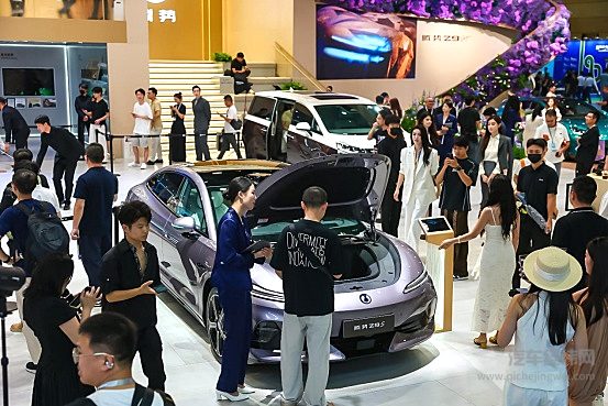 预售价31.98万-38.98万元，腾势Z9S展车抵达全国166城334家门店
