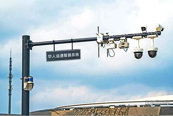  “智路”——集成高精摄像头、激光雷达、微波雷达及边缘计算系统