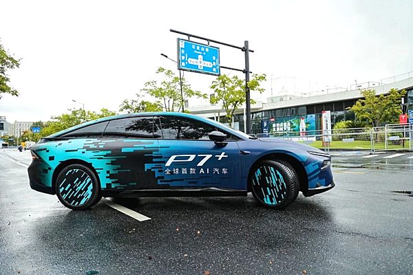 何小鹏开P7空降云栖大会 开启AI汽车时代