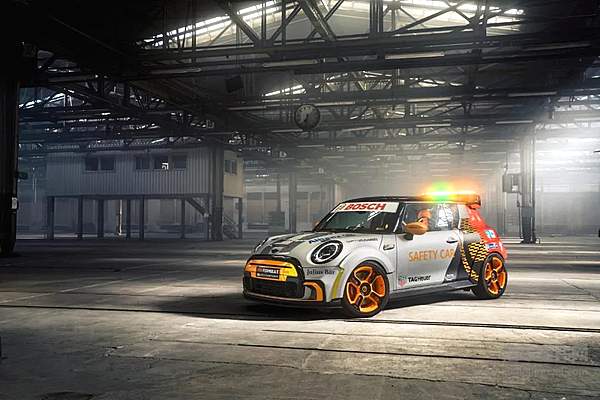 MINI Electric Pacesetter 宝马发布2021赛季电动方程式安全车