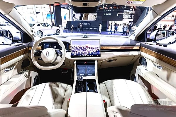 又一款华为系车型 智界S7与问界M7有何不同？