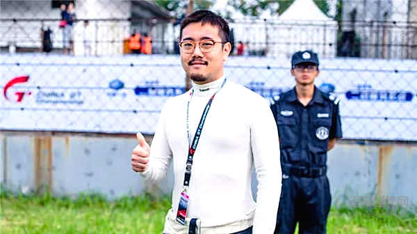 在多弯起伏的赛道上比拼，奥迪、保时捷、兰博基尼哪辆最强？