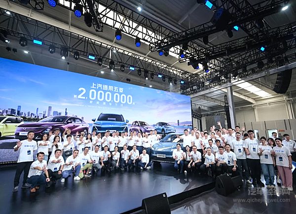 全新起点！上汽通用五菱第200万辆新能源汽车下线
