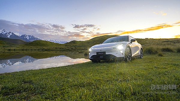 极越01对比智界R7 谁才是智驾标杆SUV？