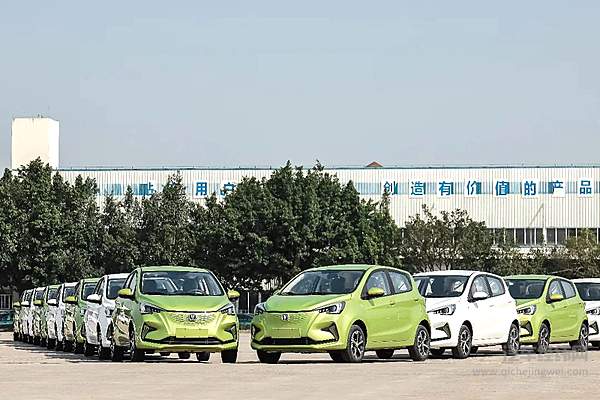 长安新能源产品首次批量出口海外 中国企业走出去的新样板