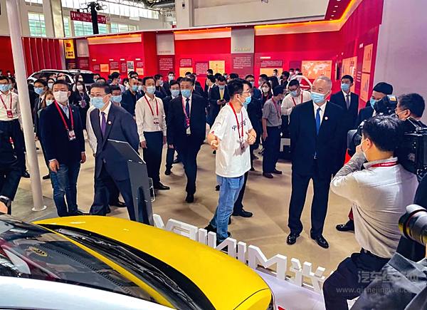 北京市委书记蔡奇参观上汽通用五菱展台