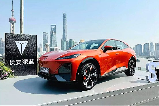 主打亲民牌的小鹏G6和深蓝S7哪款车的“料”更足？