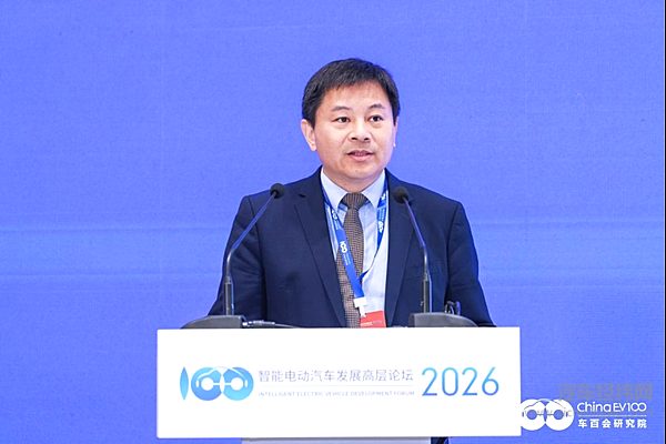 清华大学李升波：以仿真与高效算法，破解端到端智驾数据与算力瓶颈